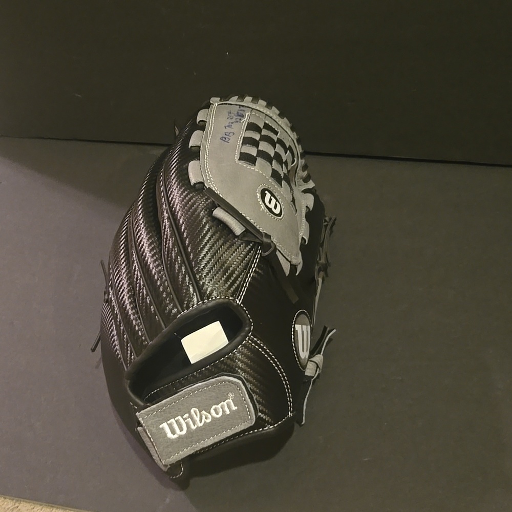 WILSON A360 SOFTBALL BASEBALL GLOVE 14" RHT W/ TAGS